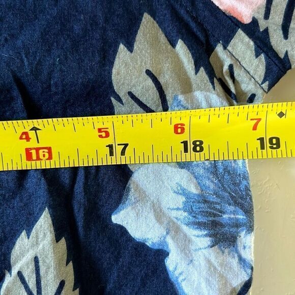 Guess Slim Fit Floral Button Down Tagged M Fits Small - Picture 8 of 9